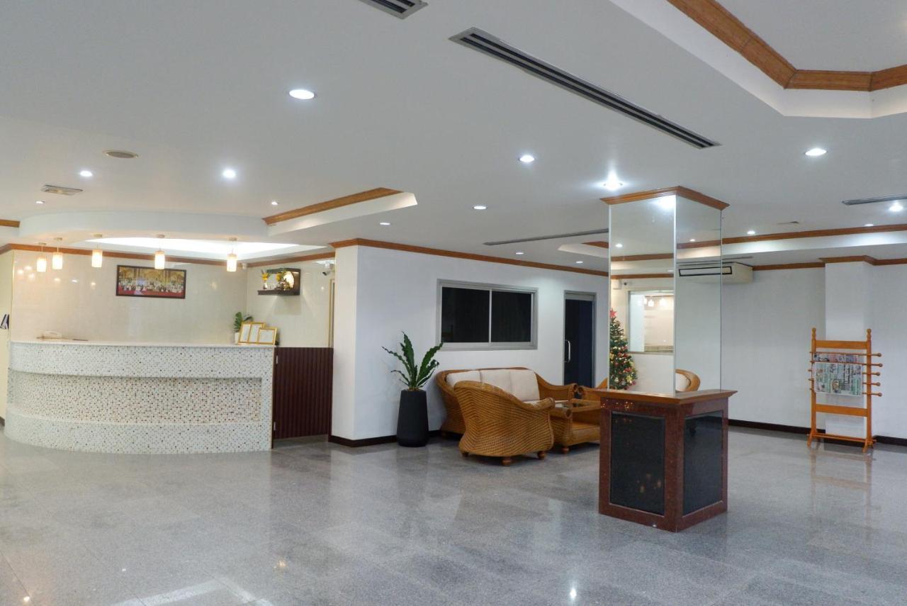 Auychai Grand Hotel Lang Suan Buitenkant foto
