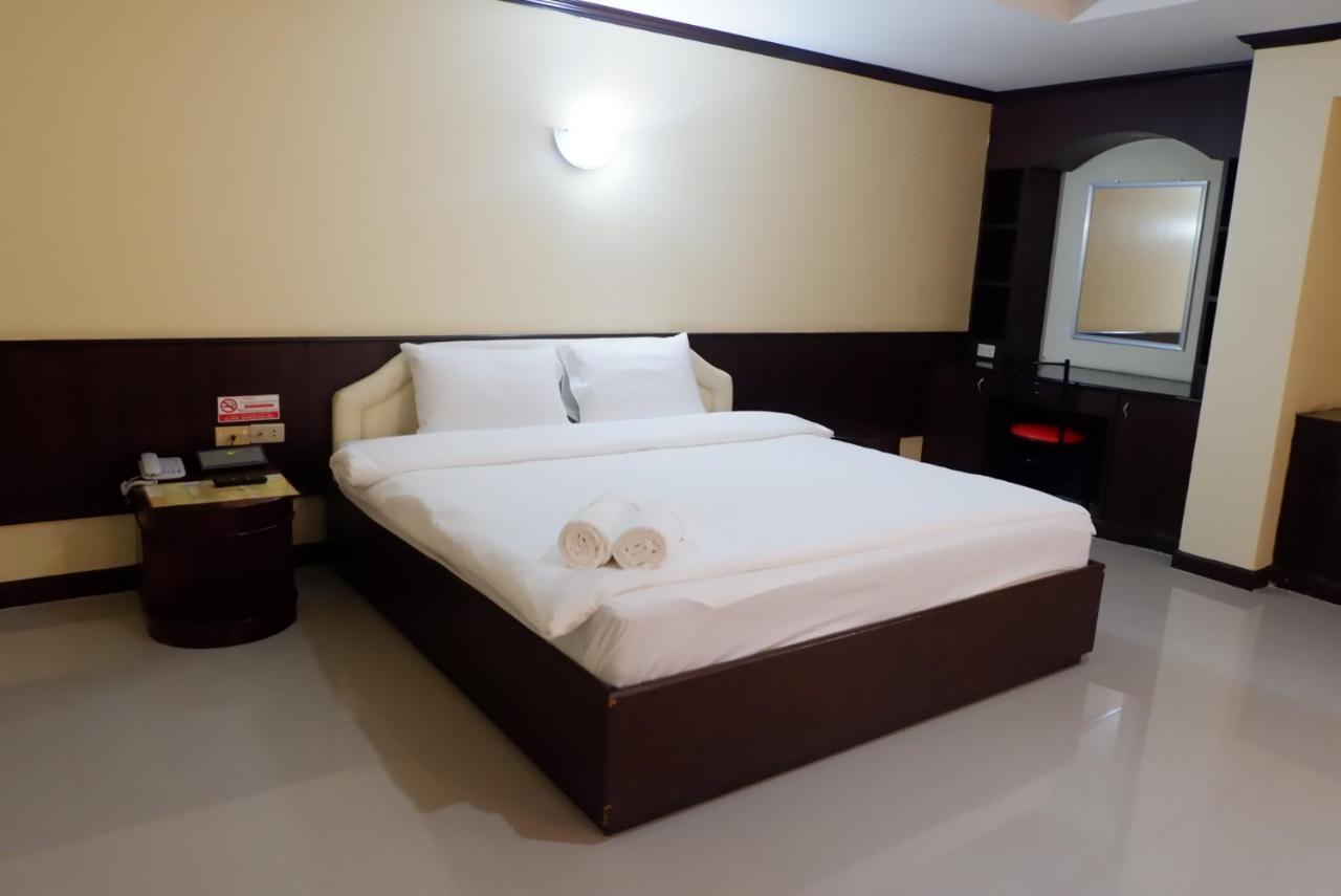 Auychai Grand Hotel Lang Suan Buitenkant foto