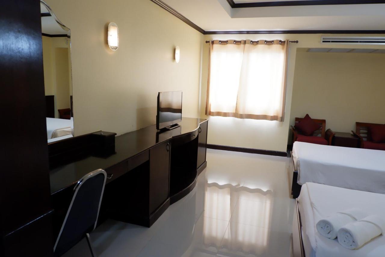 Auychai Grand Hotel Lang Suan Buitenkant foto