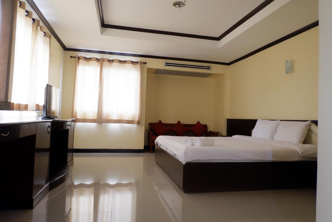 Auychai Grand Hotel Lang Suan Buitenkant foto