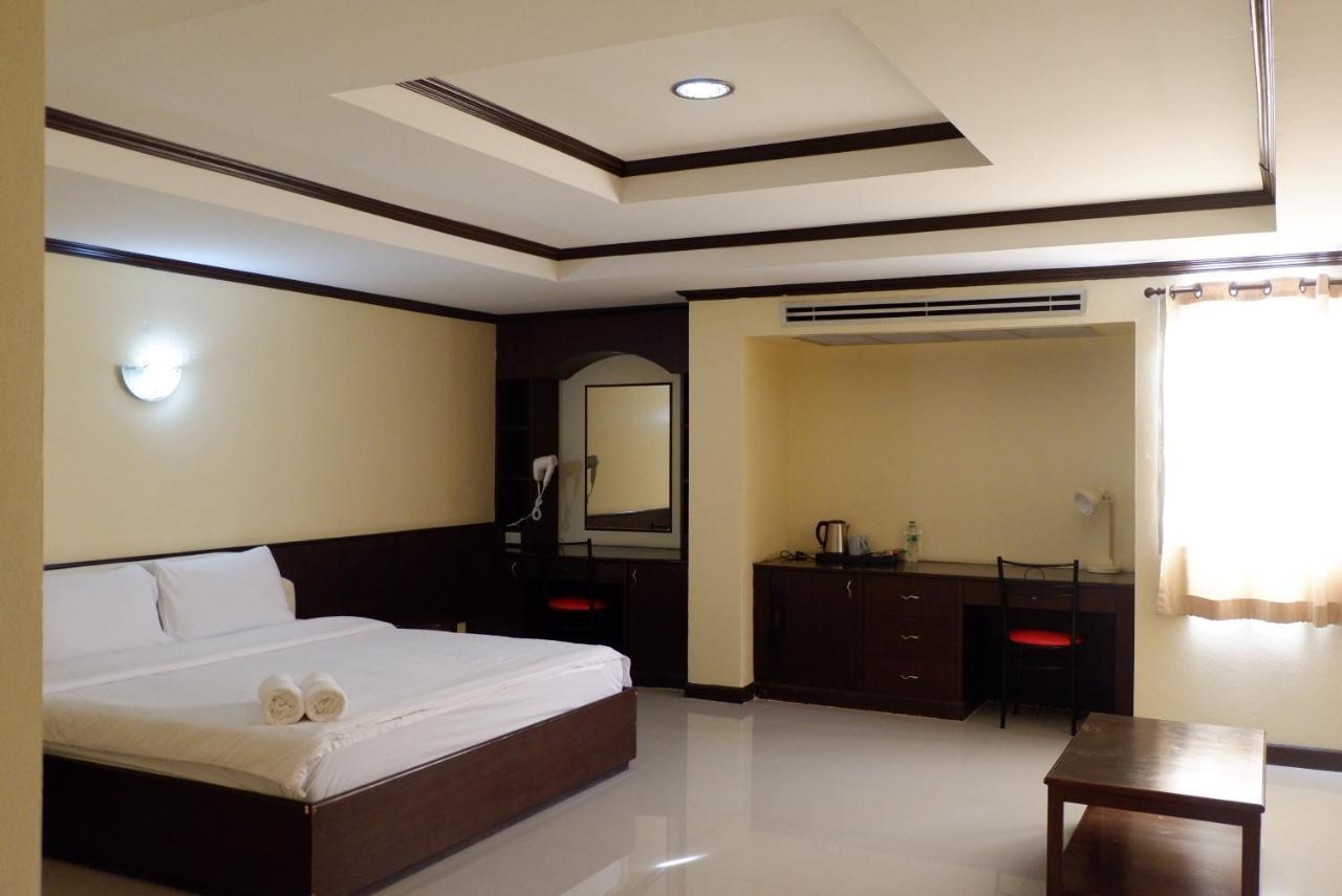 Auychai Grand Hotel Lang Suan Buitenkant foto